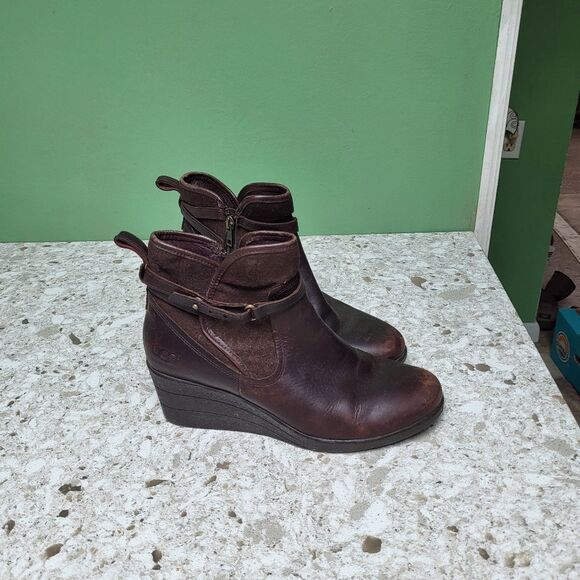 NEW UGGS Wedge Boot - Size 9 - Picture 3 of 5